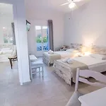 Meltemi Kythnos Lutrá