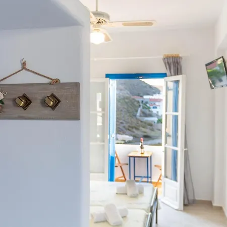 Meltemi Kythnos Loutrá
