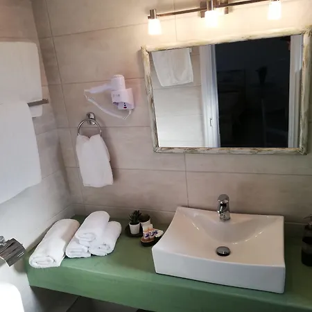 Meltemi Kythnos Loutrá